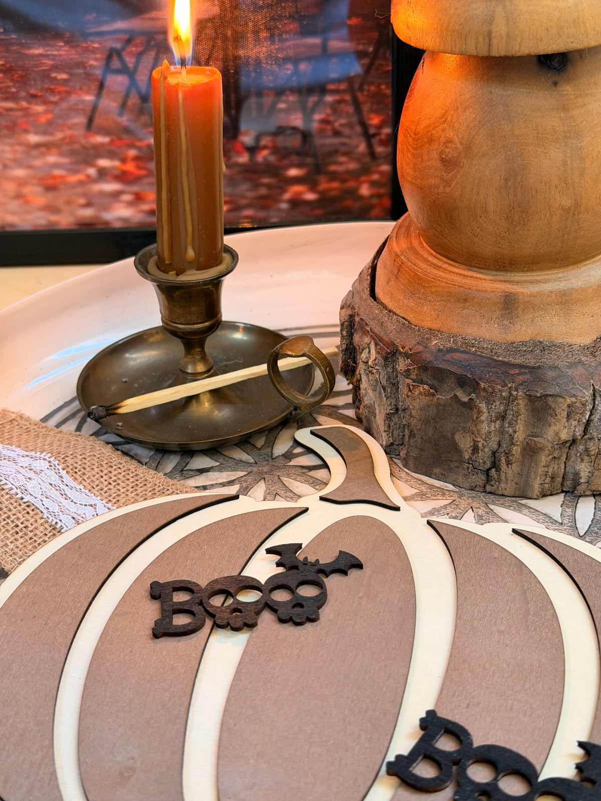 Plaque Citrouille "BOO" en Bois Multicouche - Décoration Halloween Marron & Bois Naturel