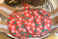 Silhouette de citrouille en bois découpée au laser, habillée d'un papier motif cerises rouge, rose et vert, décoration d'automne - L'Atelier du Moulin