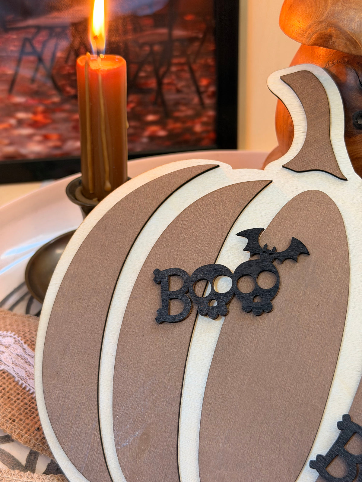 Plaque Citrouille "BOO" en Bois Multicouche - Décoration Halloween Marron & Bois Naturel