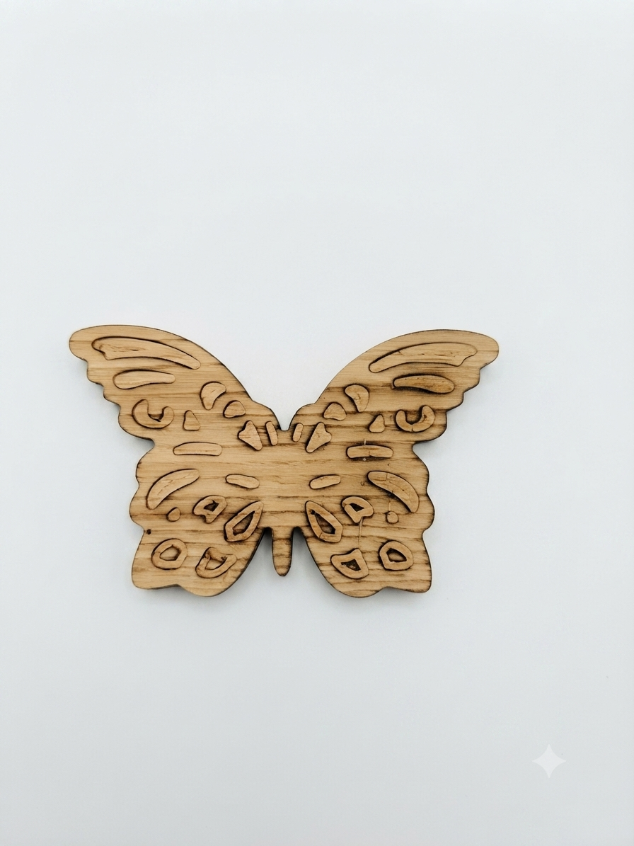 Ornement Papillon en Chêne Massif – Finition "Brûlée" Artisanale
