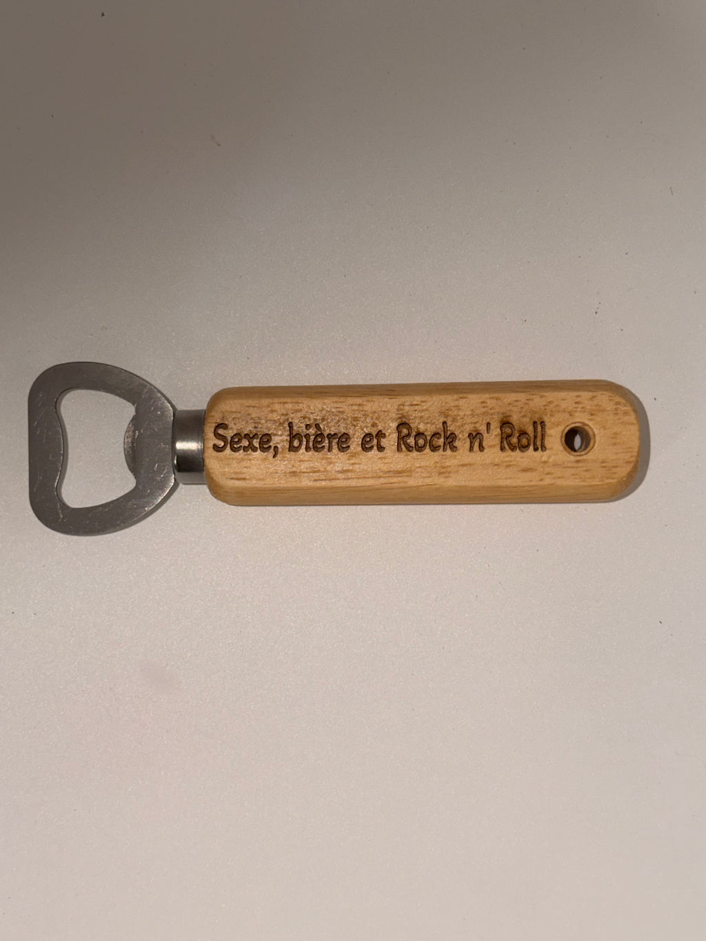 Ouvre-Bouteilles en Bois Gravés – Humour & Convivialité