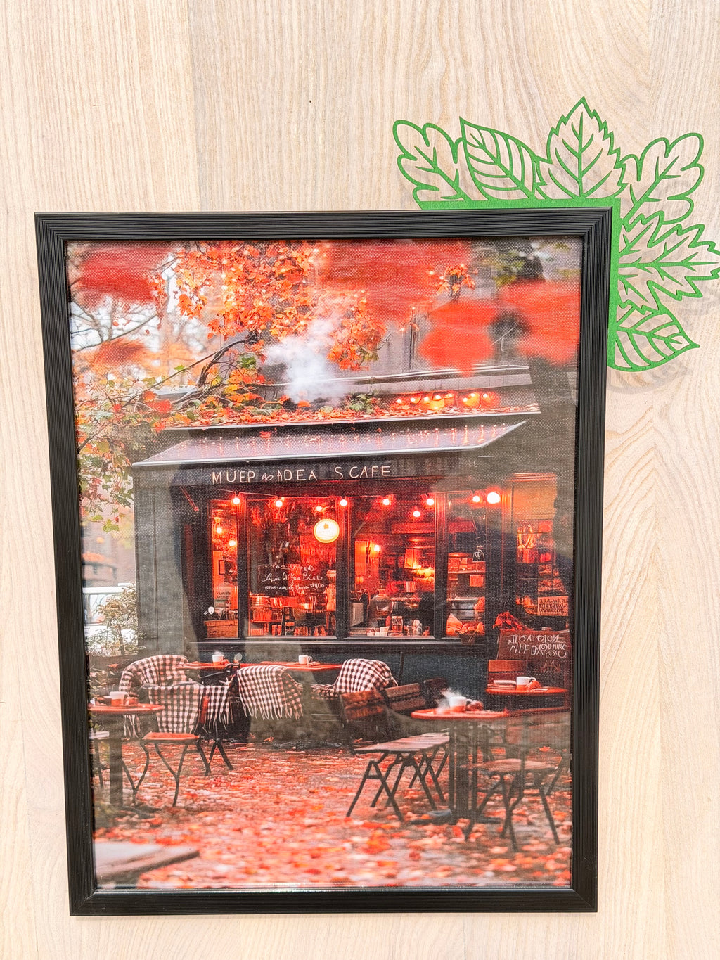 Coin forestier, décoration d'angle en bois découpée au laser motif feuillages verts, fixée sur le coin d'un cadre photo - L'Atelier du Moulin