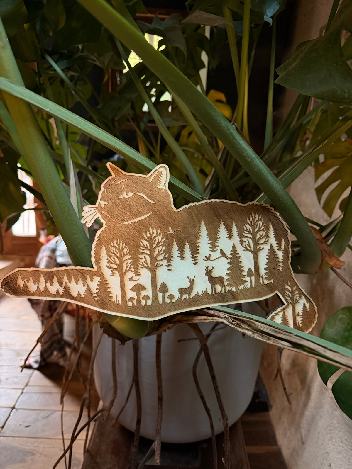 Chat Allongé en Bois de Peuplier Gravé - Décoration Murale Forêt & Cerfs en Double Exposition - Fait Main